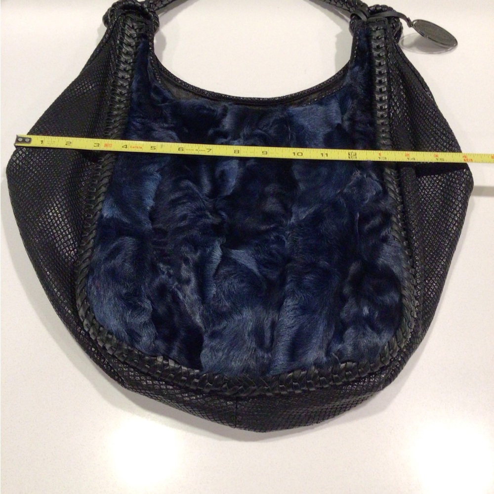 Elite Tahari Large Black Tote Bag With Dark Blue Fur - Picture 8 of 13